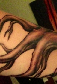 手臂棕色树根纹身图案