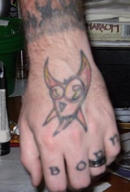 手背彩色个性卡通猫纹身图案