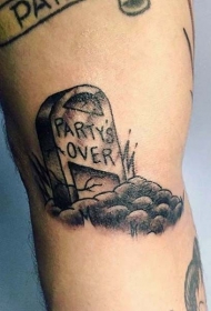 腿部棕色破墓碑刻字纹身图案