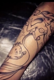 手臂简单的黑色线条卡通美人鱼纹身图案
