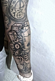 手臂黑白赌博主题扑克牌骰子钟表纹身图案