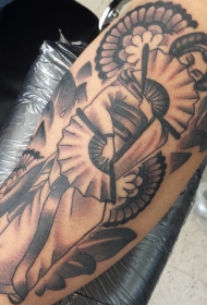 old school简约的黑色舞蹈艺妓纹身图案