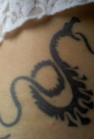 部落风黑色蛇纹身图案