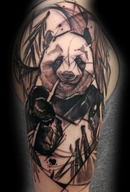 肩部黑棕色大熊猫纹身图案