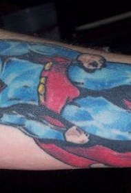 手臂彩色漫画超人纹身图案