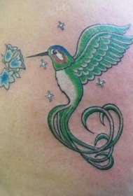 漂亮的风铃草和绿色蜂鸟纹身图案