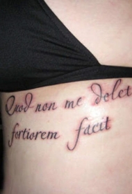 腰侧拉丁文字母纹身图案