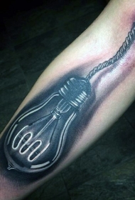 手部现实主义风格的电线灯泡纹身图案