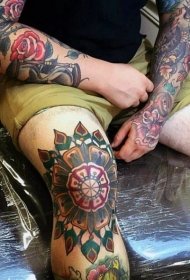 手臂和腿部美丽的五彩花朵纹身图案