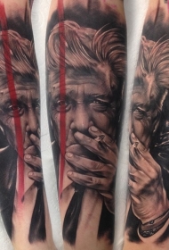 写实风格黑白吸烟老人肖像纹身图案