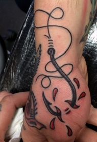 手部彩色滑稽画大鱼钩纹身图案