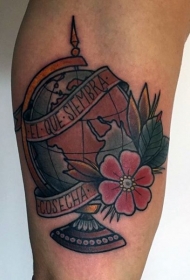 腿部老派风格的彩色世界鲜花纹身