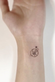 女生喜爱的黑色几何元素简单个性线条纹身图案