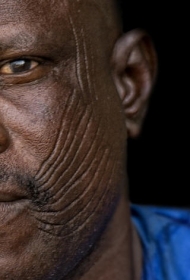 传统脸部割肉纹身图案