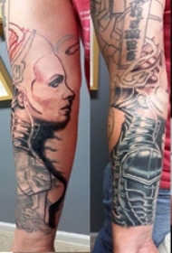 男生手臂上彩绘流畅线条人物肖像纹身图片