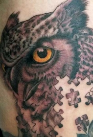 肩部彩色插画风格猫头鹰拼图块纹身图案