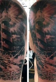大臂黑灰风格灯塔和字母纹身图案