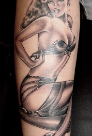 黑灰色漂亮性感的女人纹身图案