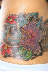腰部彩色在风暴中的木槿花纹身