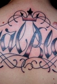 背部漂亮的黑色藤蔓英文字母纹身图案