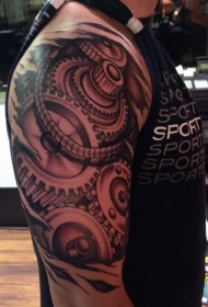 手臂写实的黑白机械大齿轮纹身图案