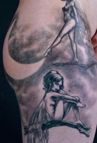 大腿两只精灵和月亮纹身图案