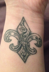 手腕黑色百合花纹章纹身图案