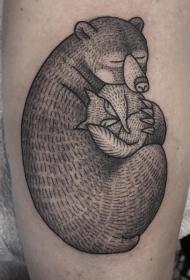 雕刻风格黑色线条熊与狐狸纹身图案