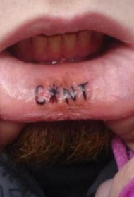 嘴唇黑色个性字母纹身图案