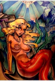 背部彩色卡通美人鱼女孩纹身图案