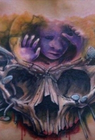 胸部彩色骷髅和婴儿肖像纹身图案