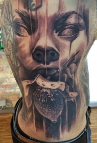 侧腰惊人的恶魔女性肖像纹身图案