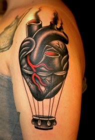 手臂异常的彩色心脏热气球纹身图案