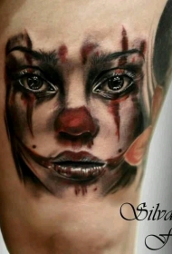 大腿美丽的水彩女人小丑纹身图案