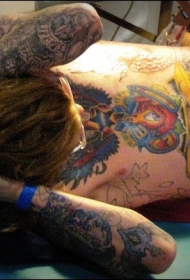 腹部机械神奇的纹身图案