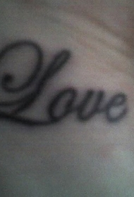 手腕黑色爱字母纹身图案