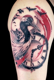 大臂new school彩色小鸟与时钟纹身图案