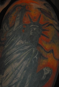 肩部黑暗风格自由女神纹身图案