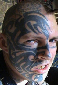 黑色图腾半脸纹身图案