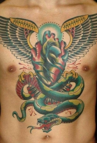 胸部彩色大绿蛇与翅膀纹身图案