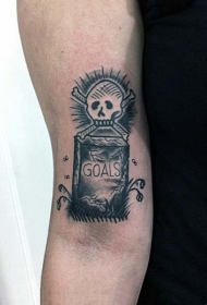 有趣的黑白墓碑和骷髅个性手臂纹身图案