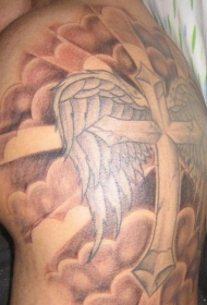 肩部翅膀十字架云朵纹身图案