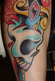 匕首刺穿骷髅和红蜘蛛网纹身图案
