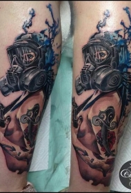 腿部彩色女人与防毒面具纹身图案