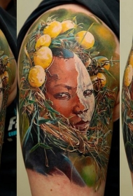 肩部彩色部落妇女纹身图案