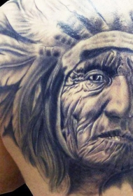 肩部老印第安人首领肖像纹身图片
