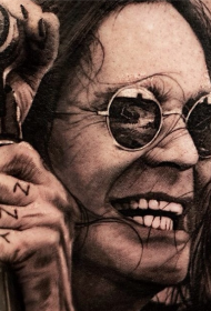 著名歌手肖像戴太阳眼镜纹身图案