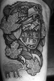 超现实主义风格黑白女人剪影与熊头盔纹身图案