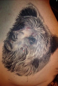 逼真的熊头纹身图案
