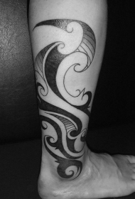 腿部黑白曲线图腾纹身图案
